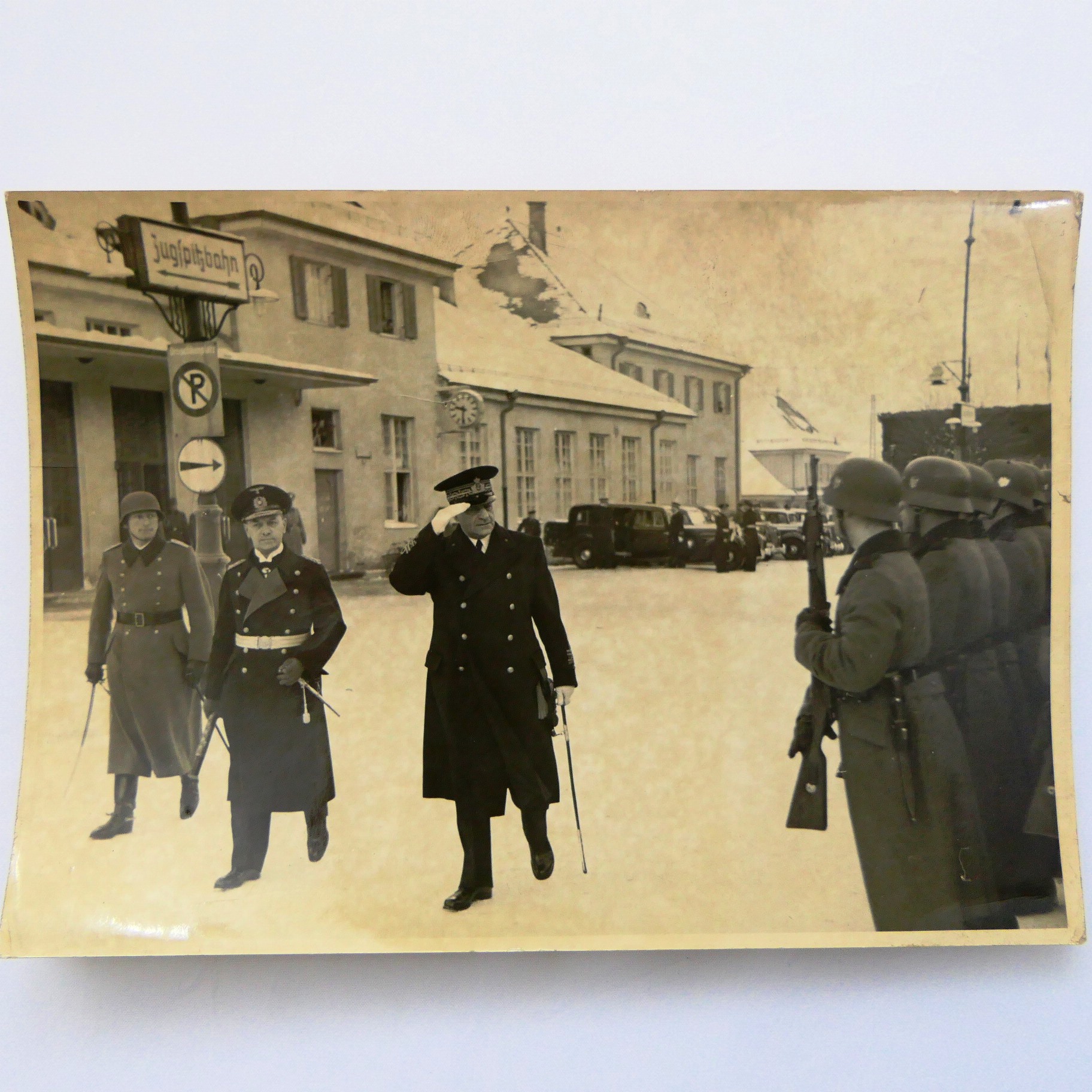*Foto militare in bianco e nero - Alti ufficiali militari che sfilano e passano in rassegna delle truppe - 14 o 15 gennaio 1942